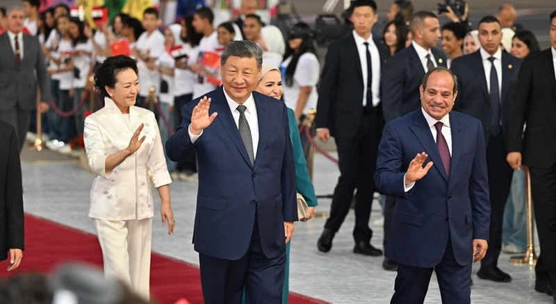 习近平抵达开罗对埃及进行国事访问
