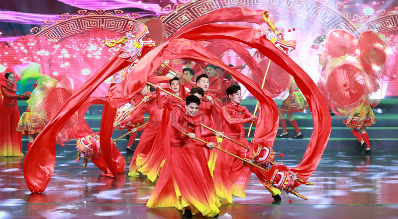 广西柳州：载歌载舞喜迎新春